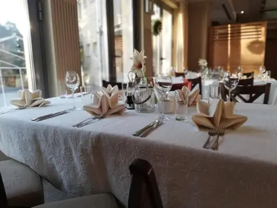 Restauracja lub miejsce do jedzenia w obiekcie Ośrodek Szkoleniowo-Wypoczynkowy 
