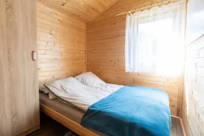 Łóżko lub łóżka w pokoju w obiekcie DOMKI POD ZIELONYM WZGÓRZEM