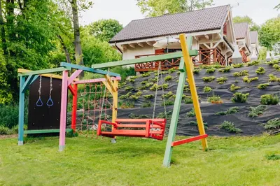 Plac zabaw dla dzieci w obiekcie Domki Cicha Struga