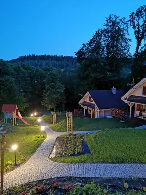 Ogród w obiekcie Domki Cicha Struga