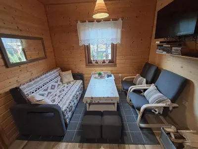 Część wypoczynkowa w obiekcie Drewniany Domek Daria i Tomek 2 domki na 8 osób