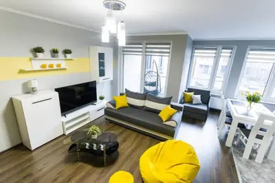 Telewizja i/lub zestaw kina domowego w obiekcie New Apartment OLD TOWN - 54m2 - 6 beds - New Bulding - Lift