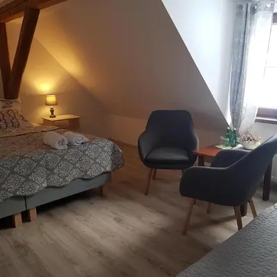 Łóżko lub łóżka w pokoju w obiekcie Pokoje Gościnne Art- Dworek
