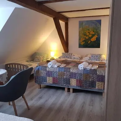 Łóżko lub łóżka w pokoju w obiekcie Pokoje Gościnne Art- Dworek