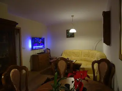 Telewizja i/lub zestaw kina domowego w obiekcie Apartament w centrum, garaż i jakuzzi w cenie