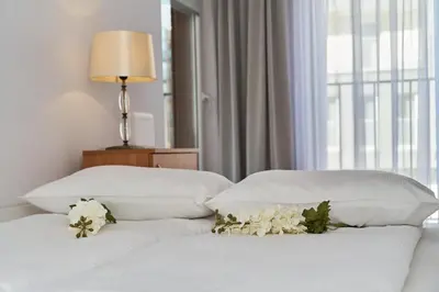Łóżko lub łóżka w pokoju w obiekcie Apartments Dmowskiego Kępa Mieszczańska by Noclegi Renters