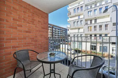 Balkon lub taras w obiekcie Apartments Dmowskiego Kępa Mieszczańska by Noclegi Renters