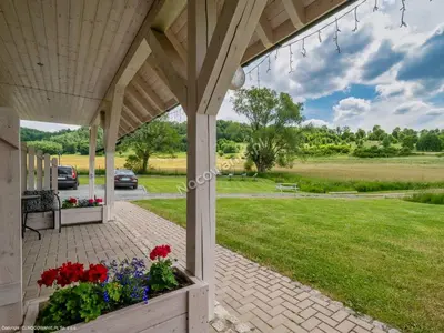 Ogród w obiekcie Apartamenty Cichy Zakątek
