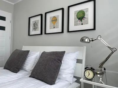 Łóżko lub łóżka w pokoju w obiekcie APARTAMENT OŚ. BŁĘKITNE 10H