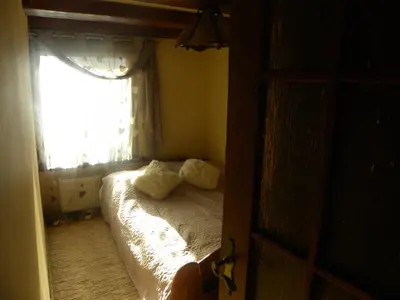 Łóżko lub łóżka w pokoju w obiekcie Apartament z ogrodem - Wiejska Chata