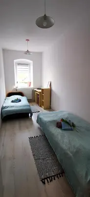 Łóżko lub łóżka w pokoju w obiekcie Kamienica Radków