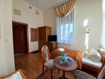 Telewizja i/lub zestaw kina domowego w obiekcie Szwajcarka Willa z sauną i jacuzzi