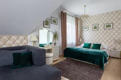 Łóżko lub łóżka w pokoju w obiekcie APARTAMENTY VILLA PIGMALION - sauna, jacuzzi, parking, ogród