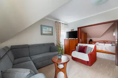 Część wypoczynkowa w obiekcie APARTAMENTY VILLA PIGMALION - sauna, jacuzzi, parking, ogród