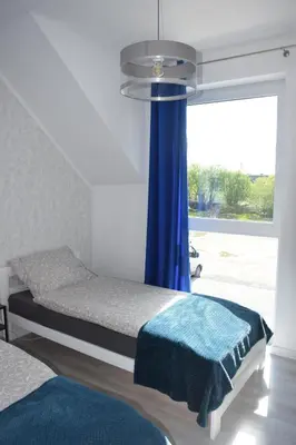Łóżko lub łóżka w pokoju w obiekcie Domek pod świerkami - 