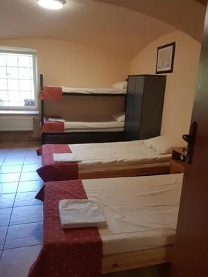Łóżko lub łóżka w pokoju w obiekcie Noclegi Tyniec