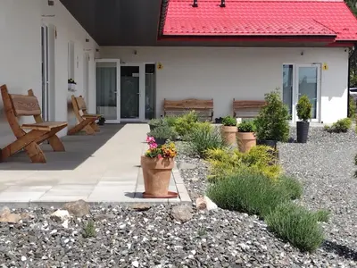 Ogród w obiekcie Pokoje Pod Gruszą -osobne wejścia