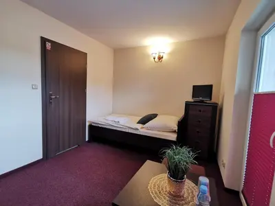 Łóżko lub łóżka w pokoju w obiekcie Noclegi Pod Borem