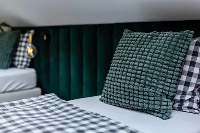 Łóżko lub łóżka w pokoju w obiekcie APARTAMENTY ISKRA