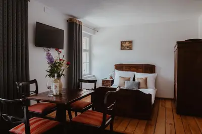 Telewizja i/lub zestaw kina domowego w obiekcie Zamek Bożejów