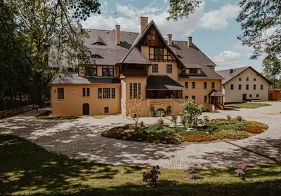 Budynek, w którym mieści się hotel