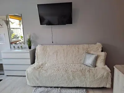 Telewizja i/lub zestaw kina domowego w obiekcie Pokoje Gościnne Biura Turystycznego KRIS