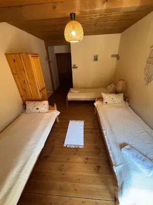 Łóżko lub łóżka w pokoju w obiekcie Cicha Woda