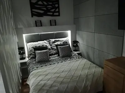 Łóżko lub łóżka w pokoju w obiekcie Apartament Wrocław Centrum Dorzecze Legnickiej