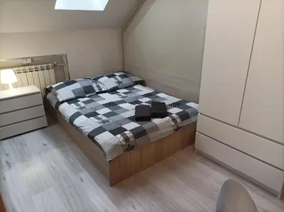 Łóżko lub łóżka w pokoju w obiekcie A-Piramida