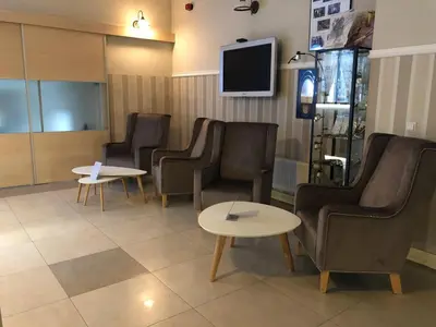 Telewizja i/lub zestaw kina domowego w obiekcie Park Hotel Dobrodzień