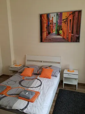 Łóżko lub łóżka w pokoju w obiekcie noclegi przy dworcu PKP