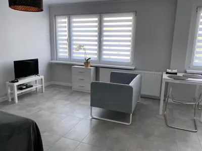 Telewizja i/lub zestaw kina domowego w obiekcie APARTAMENT OŚ. ZŁOTE 4B