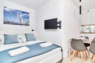 Telewizja i/lub zestaw kina domowego w obiekcie Apartments Wroclaw Pulaskiego by Noclegi Renters