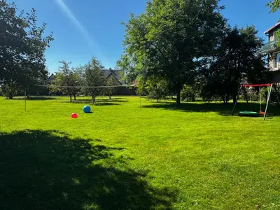 Plac zabaw dla dzieci w obiekcie Pokoje gościnne Helena
