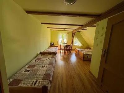 Łóżko lub łóżka w pokoju w obiekcie Pokoje gościnne Helena