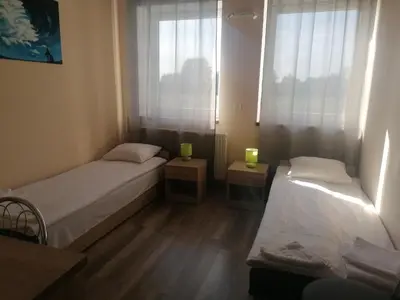 Łóżko lub łóżka w pokoju w obiekcie NOCLEGI Niemodlin