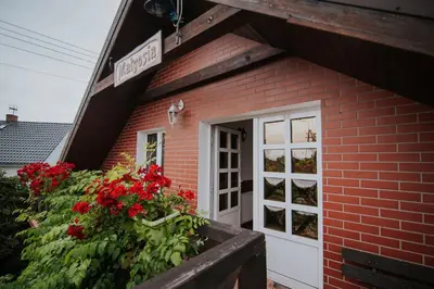 Budynek, w którym mieści się gospodarstwo agroturystyczne
