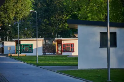 Budynek, w którym mieści się kemping