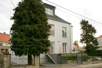 Budynek, w którym mieści się apartament