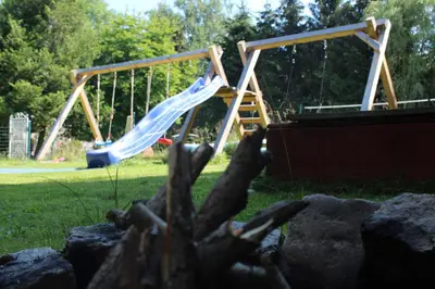 Plac zabaw dla dzieci w obiekcie Noclegi Różanka