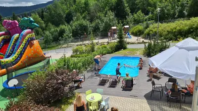 Basen w obiekcie Apartament Czarna Góra S6 lub w pobliżu