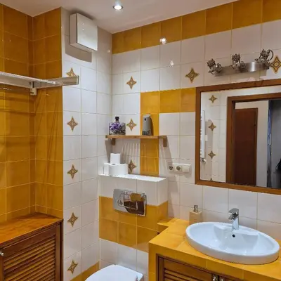 Łazienka w obiekcie Apartament Karkonoska z garażem
