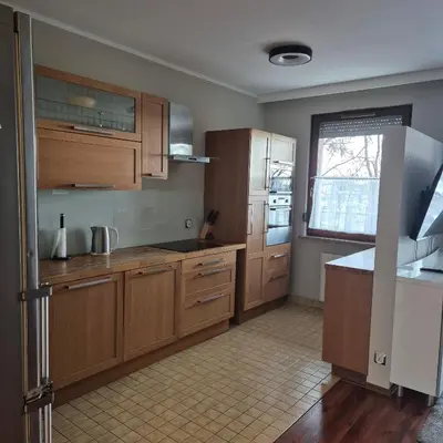 Kuchnia lub aneks kuchenny w obiekcie Apartament Karkonoska z garażem