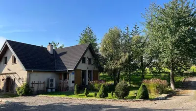 Ogród w obiekcie Klimatyczny Dom Kopaczówka przytulna miejscówka z kominkiem, sauną i ogrodem u podnóża Gór Stołowych