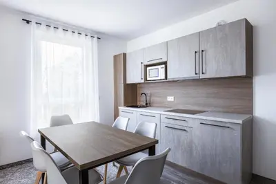 Kuchnia lub aneks kuchenny w obiekcie Bukowy Park Apartamenty