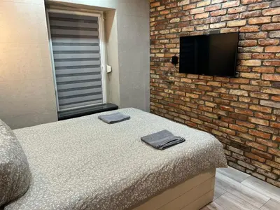 Telewizja i/lub zestaw kina domowego w obiekcie Raciborska Royal Apartment - miejsce parkingowe na parkingu strzeżonym