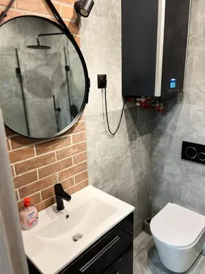 Łazienka w obiekcie Raciborska Royal Apartment - miejsce parkingowe na parkingu strzeżonym