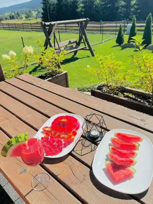 Jedzenie w domu w stylu alpejskim lub w pobliżu