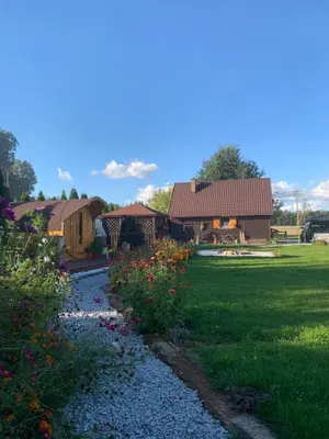 Ogród w obiekcie Leśny Zakątek Uroczysko - Domek z Balią