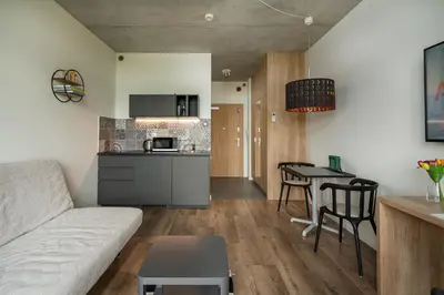 Kuchnia lub aneks kuchenny w obiekcie RentPlanet - Apartamenty Zarembowicza II
